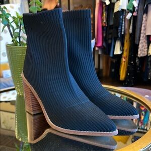 Steven By Steve Madden Black Ankle Boots with Chunky Heel